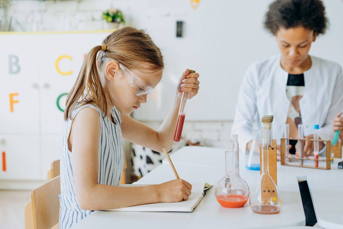 Día Internacional de la Mujer y la Niña en la Ciencia.